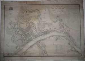 The cleaned map lies flat after pressing.